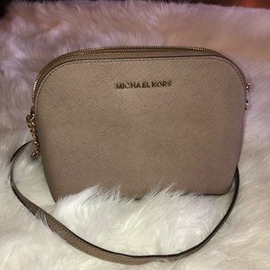 🎊PRICE DROP🎊 Michael Kors Cindy Crossbody 🌸